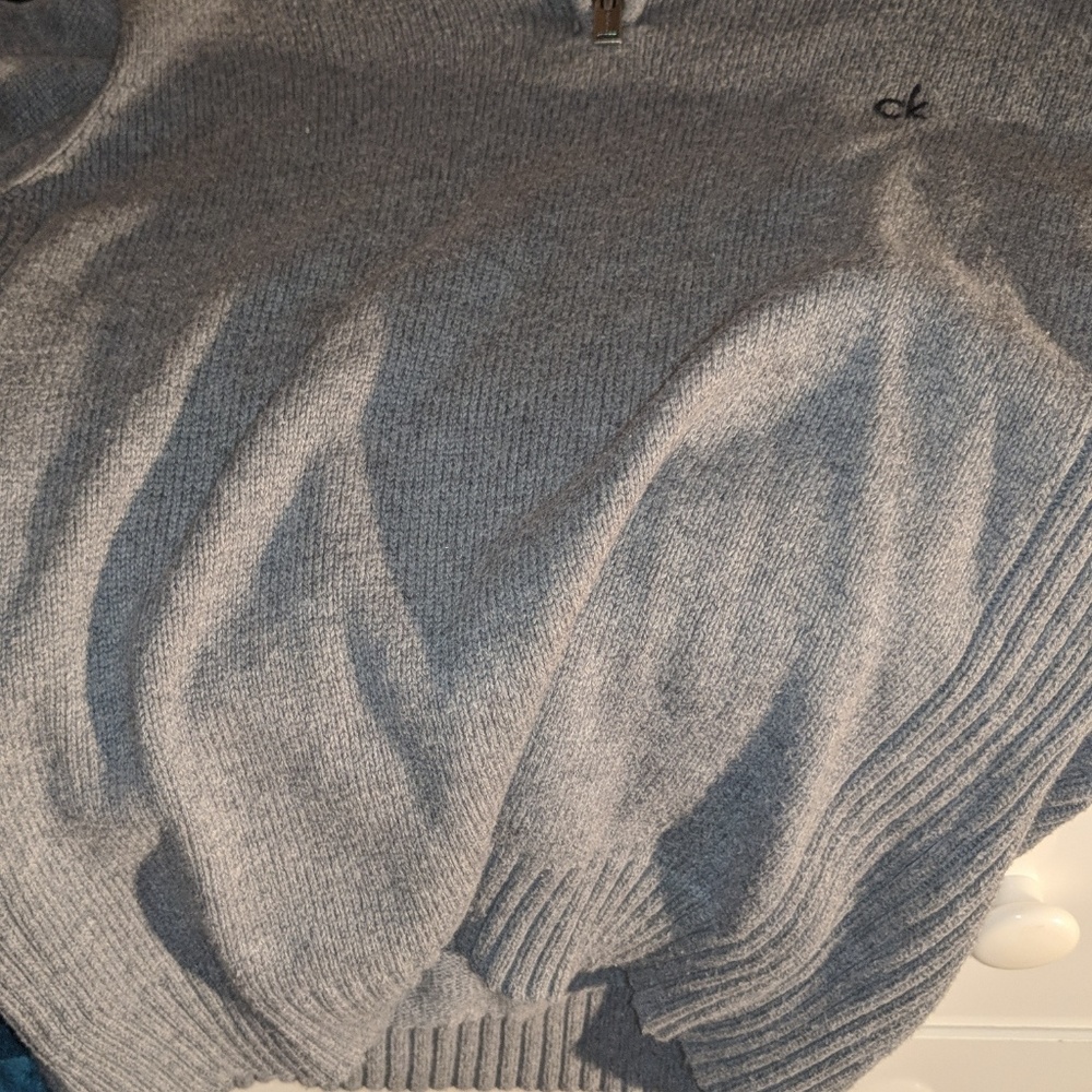 Sweater - Picture 3 of 3